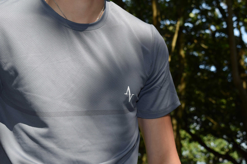 Men's T-Shirt-Seamless Performance in grey with four-way stretch and sweat-wicking fabric, ideal for activewear in outdoor or indoor settings.